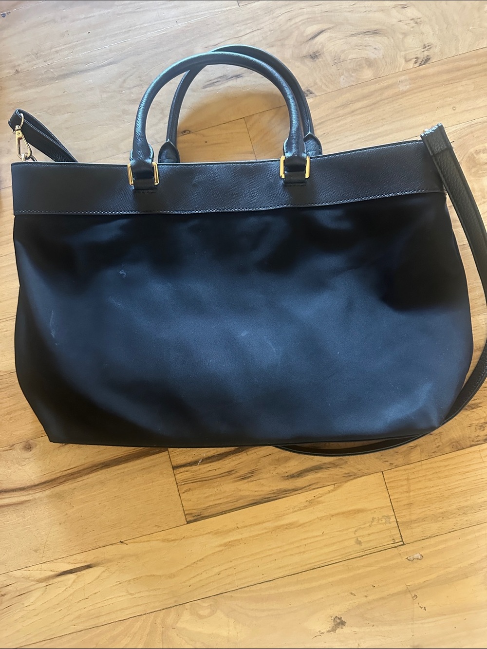 Michael Kors Black Large Tote with Gold Hardware &Leather Trim, laptop excellent - Picture 3 of 8